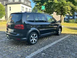 Schwarz Gebraucht 2011 VW Touran Cross Van / Kleinbus | 7.900 € (Fairer Preis)