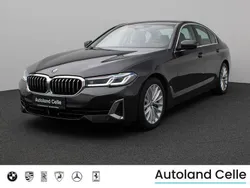 Grau Gebraucht 2023 BMW 530 Luxury Line Limousine | 47.999 € (Fairer Preis)