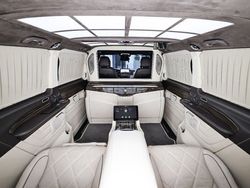 Schwarz Gebraucht 2024 Mercedes V300 Van / Kleinbus | 319.000 €