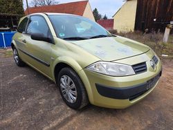 Grün Gebraucht 2005 Renault Mégane II Limousine | 1.590 € (Fairer Preis)