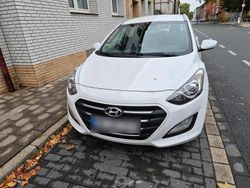 Weiß Gebraucht 2016 Hyundai i30 Limousine | 11.500 € (Etwas zu teuer)