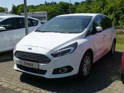 Frostweiß Gebraucht 2017 Ford S-MAX Titanium Van / Kleinbus | 19.900 € (Fairer Preis)