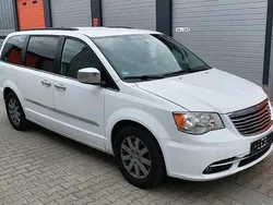 Weiß Gebraucht 2015 Chrysler Town & Country Van / Kleinbus | 14.999 €