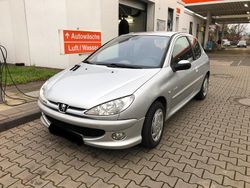 Silber Gebraucht 2008 Peugeot 206 Kleinwagen | 1.400 €