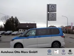 Medium blue candyweiß (blau) Gebraucht 2021 VW T7 Basis Van | 45.900 € (Superpreis)