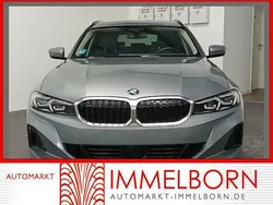 Grau Gebraucht 2024 BMW 320 Sport Line Kombi | 37.950 € (Fairer Preis)