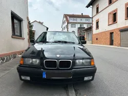 Schwarz Gebraucht 2000 BMW 316 Compact Kleinwagen | 1.000 € (Fairer Preis)