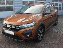 Orange Gebraucht 2023 Dacia Sandero Expression SUV | 13.950 € (Fairer Preis)