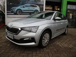 Brilliantsilber metallic met. brilliantsilber metallic met. Gebraucht 2023 Skoda Scala Cool Plus Kleinwagen | 18.480 €