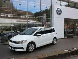Pure white Gebraucht 2018 VW Touran Trendline Van / Kleinbus | 18.990 € (Fairer Preis)
