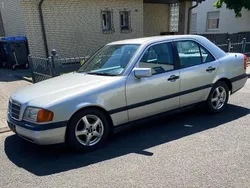 Silber Gebraucht 1993 Mercedes 220 Limousine | 2.200 €