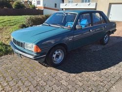 Blau Gebraucht 1982 Peugeot 305 Limousine | 2.500 €