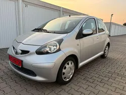 Silber Gebraucht 2008 Toyota Aygo City Kleinwagen | 6.999 €