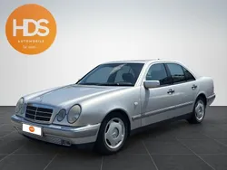 Silber Gebraucht 1998 Mercedes E240 Limousine | 2.699 € (Fairer Preis)