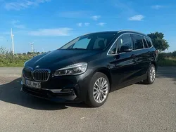 Schwarz Gebraucht 2018 BMW 218 Gran Tourer Luxury Line Van / Kleinbus | 17.900 € (Fairer Preis)