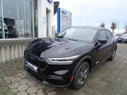 Iridiumschwarz metallic Gebraucht 2022 Ford Mustang Mach-E Extended Range SUV | 34.900 € (Superpreis)