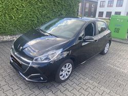 Schwarz Gebraucht 2018 Peugeot 208 Kleinwagen | 7.750 € (Fairer Preis)
