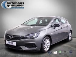 Grau / quarz grau (metallic) Gebraucht 2021 Opel Astra Elegance Limousine | 15.333 € (Superpreis)