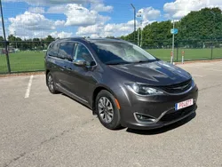 Grau Gebraucht 2018 Chrysler Pacifica Limited SUV | 22.700 €