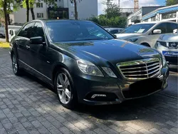 Grau Gebraucht 2009 Mercedes E250 Avantgarde Limousine | 9.900 € (Fairer Preis)