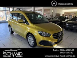 Limonitgelb Gebraucht 2023 Mercedes 180 Progressive Limousine | 30.999 € (Etwas zu teuer)