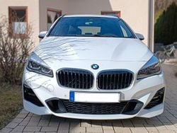 Weiß Gebraucht 2020 BMW 220 Active Tourer Performance Van / Kleinbus | 24.300 € (Fairer Preis)