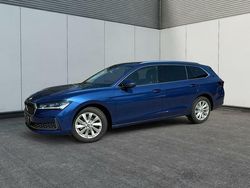 Atlantikblau metallic Gebraucht 2024 Skoda Superb Selection Kombi | 34.880 € (Guter Preis)