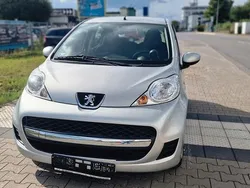 Grau Gebraucht 2009 Peugeot 107 Kleinwagen | 4.400 € (Etwas zu teuer)