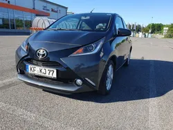 Grau Gebraucht 2016 Toyota Aygo X-play Kleinwagen | 5.500 € (Guter Preis)
