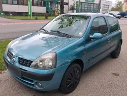 Blau Gebraucht 2002 Renault Clio II Kleinwagen | 1.250 € (Teuer)