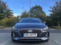 Grau Gebraucht 2017 Hyundai i30 Premium Kleinwagen | 13.000 € (Etwas zu teuer)