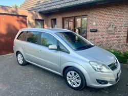 Silber Gebraucht 2010 Opel Zafira Edition Van / Kleinbus | 6.900 € (Teuer)
