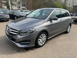 Grau Gebraucht 2015 Mercedes B180 Van / Kleinbus | 7.499 € (Fairer Preis)