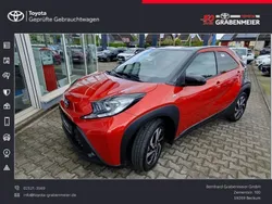 Chili red perleffekt/dach myst Gebraucht 2024 Toyota Aygo Team Kleinwagen | 18.990 € (Teuer)