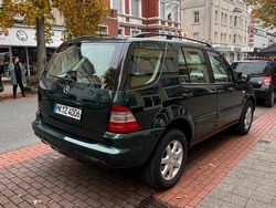 Grün Gebraucht 2000 Mercedes ML320 SUV | 6.500 €