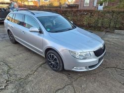 Grau Gebraucht 2011 Skoda Superb Elegance Limousine | 5.000 € (Superpreis)