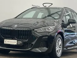 Saphirschwarz Gebraucht 2024 BMW 220 Active Tourer Shadowline Van / Kleinbus | 34.749 €
