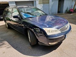 Blau Gebraucht 2004 Ford Mondeo Ghia Kombi | 1.650 €