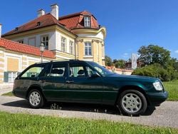 Turmalingrün 269 Gebraucht 1996 Mercedes E200 Kombi | 9.550 €