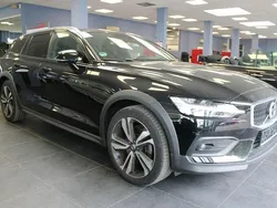 Schwarz Gebraucht 2019 Volvo V60 CC Pro Kombi | 28.980 € (Etwas zu teuer)