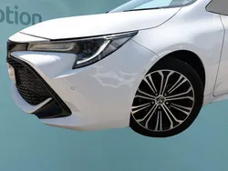Weiß Gebraucht 2021 Toyota Corolla Limousine | 19.599 € (Fairer Preis)