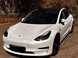 Weiß Gebraucht 2022 Tesla Model 3 Standard Range Limousine | 27.750 € (Fairer Preis)
