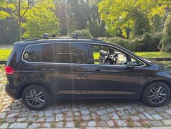 Schwarz Gebraucht 2018 VW Touran Van / Kleinbus | 19.500 € (Fairer Preis)