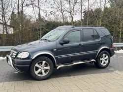 Blau Gebraucht 2000 Mercedes ML320 SUV | 2.390 € (Guter Preis)