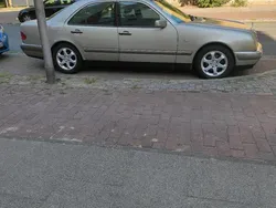 Gold Gebraucht 1998 Mercedes E200 Limousine | 4.300 € (Etwas zu teuer)