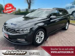 Grau Gebraucht 2023 VW Passat Limousine | 32.600 € (Fairer Preis)