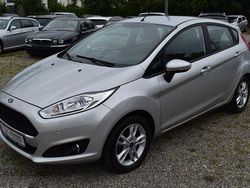 Silber Gebraucht 2016 Ford Fiesta Celebration Kleinwagen | 6.990 € (Fairer Preis)