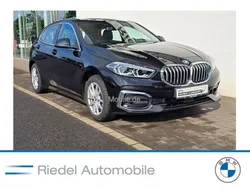 Schwarz Gebraucht 2022 BMW 118 Luxury Line Kleinwagen | 21.890 € (Fairer Preis)