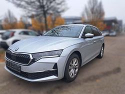 Brilliantsilber metallic Gebraucht 2025 Skoda Octavia Selection Kombi | 28.490 € (Superpreis)