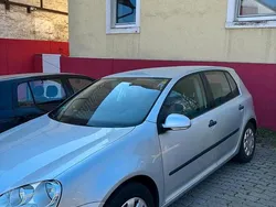 Grau Gebraucht 2004 VW Golf V Kleinwagen | 1.800 € (Superpreis)
